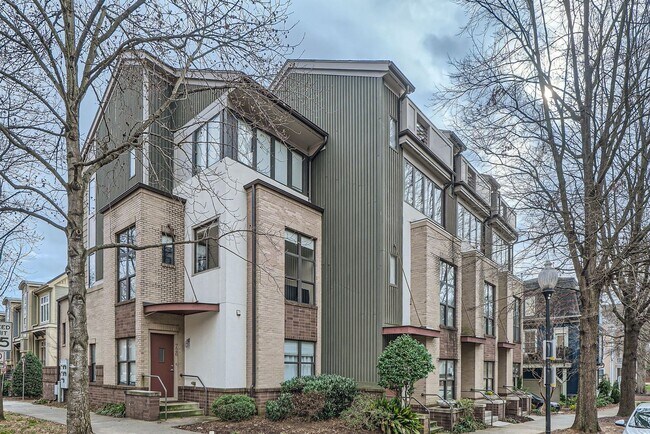 Building Photo - Townhome in First Ward with move-in special!