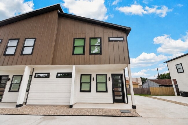 Building Photo - 4806 Carmen St