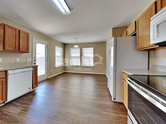 Photo - 729 Redwing Dr