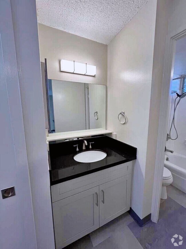 Building Photo - 1 Bedroom 1 Bathroom 1 Parking in Makiki Rental