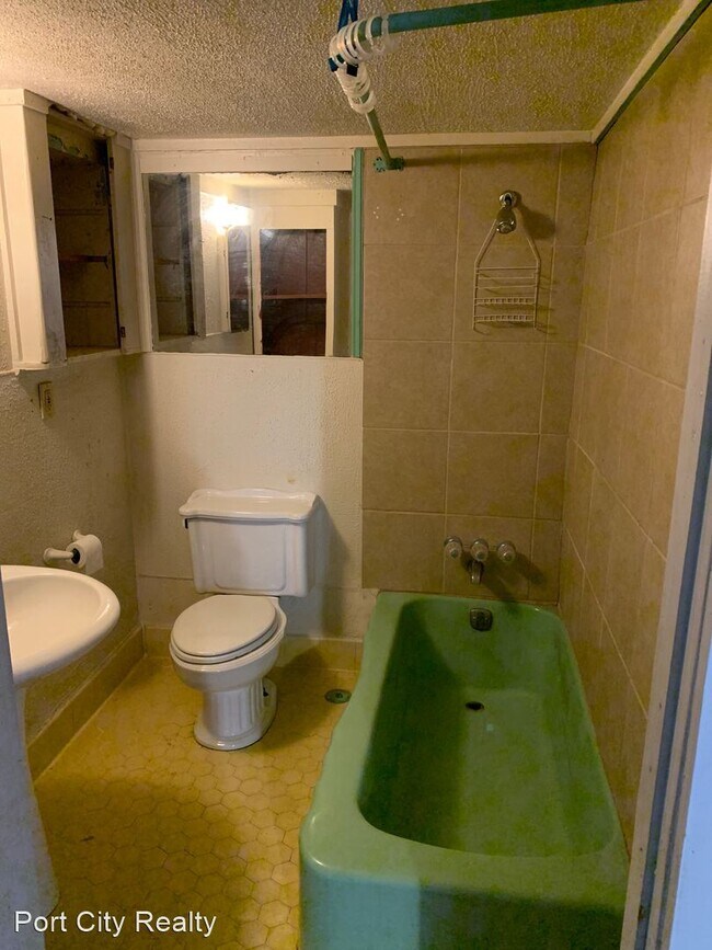 Photo - 1 br, 1 bath House - 628 College St