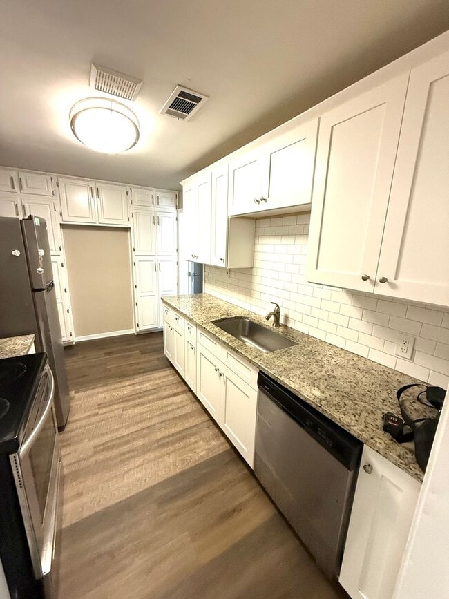 Photo - **4 Bed 2 Bath located in Morningview **Call (334-366-9198 for a self showing)