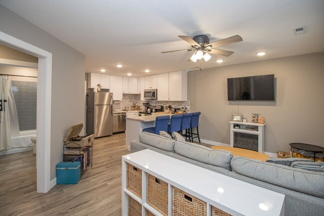 Photo - 301 Sanford Ave Unit Front Building