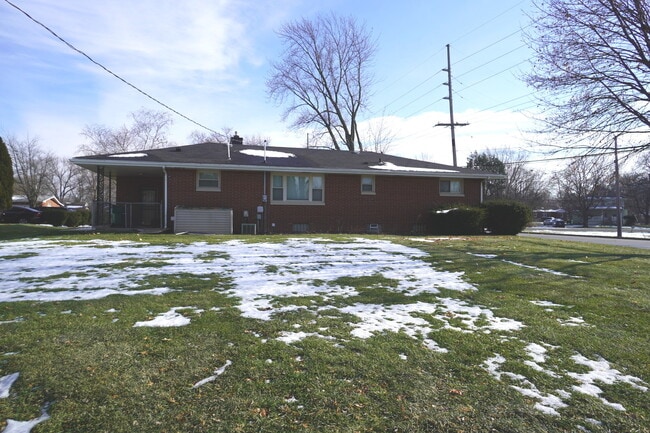 Photo - 6092 Cleveland St