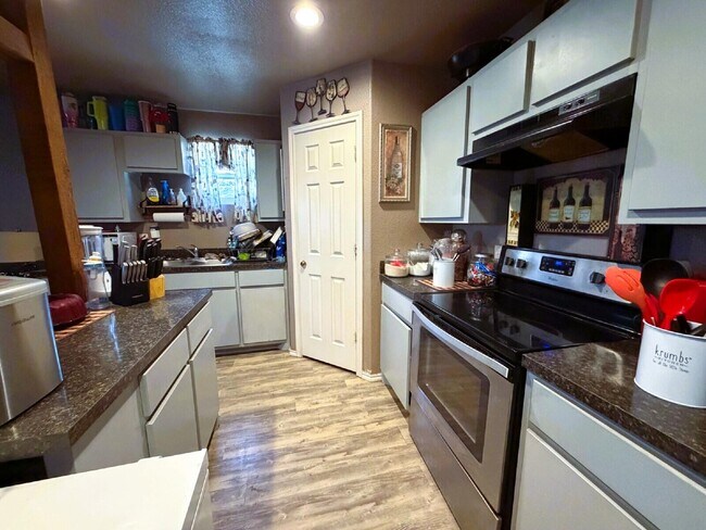 Photo - 2205 Cedar Ave