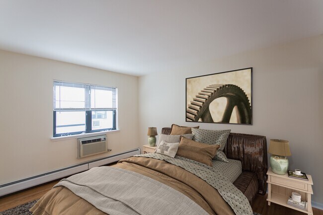 Photo - Oakdale Terrace - 525 W Oakdale Ave