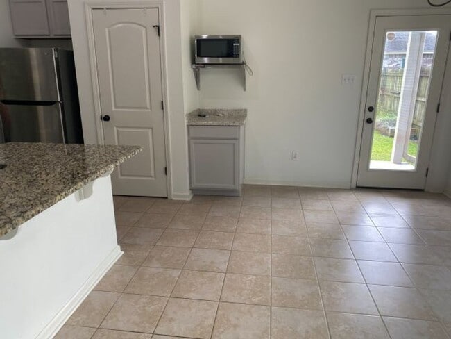 Photo - 510 Greenwich Dr