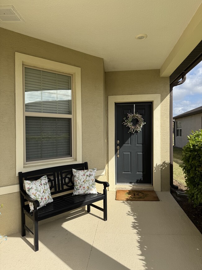 Front entry way - 9645 SW 63rd Loop