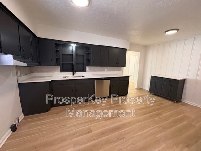 Photo - 830 Turner Rd