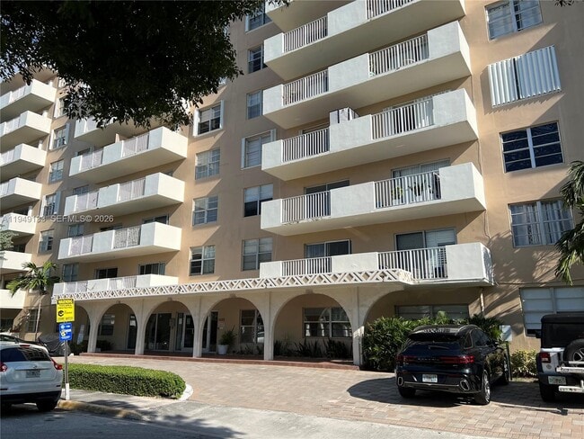 Photo - 1455 N Treasure Dr Unit 4P