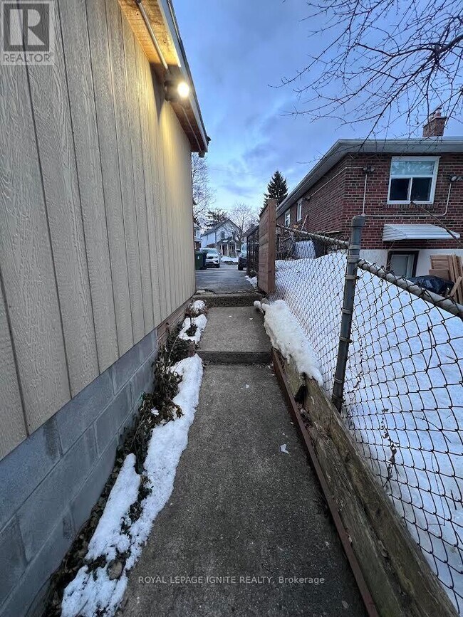 Photo - 208 Rosemount Ave