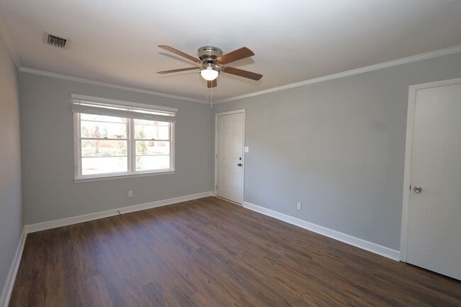 Photo - 1709 Azalea Dr