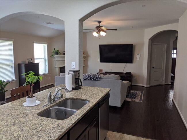 Photo - 114 N Heritage Mill Cir