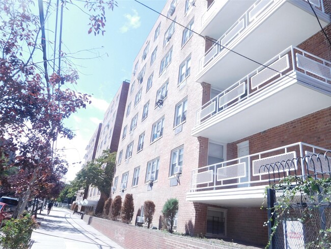 Building Photo - 34-20 Parsons Blvd Unit 2A Rental