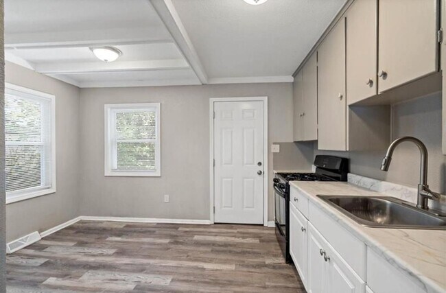 Photo - 2 bed one bath very nice house