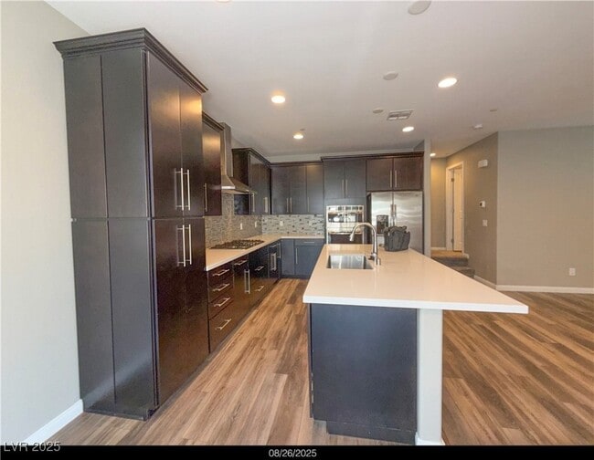 Photo - 398 Misterioso St