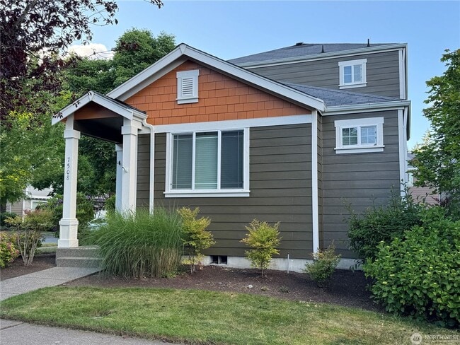 Building Photo - Edgewater Community