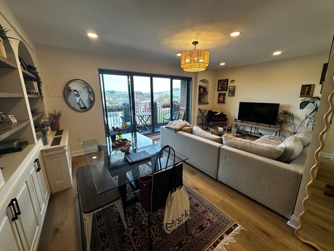 Photo - 1280 21st St NW Unidad #905