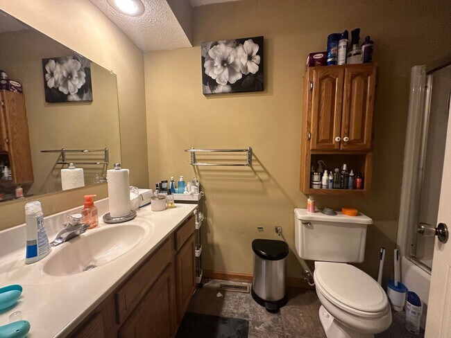 Photo - 2 bedroom 2 bath home west side springfield 1650.00