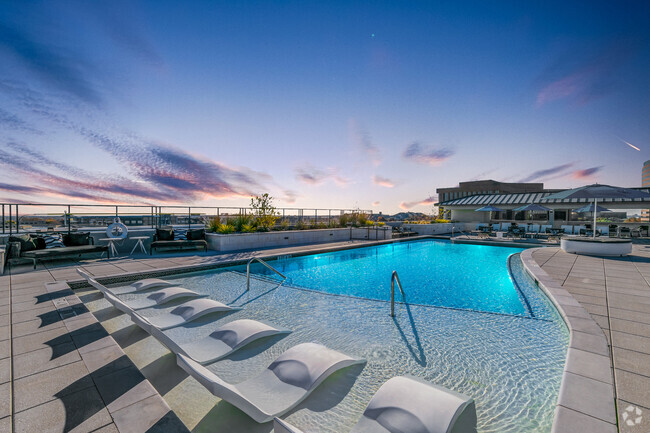 Rooftop Salt-Water Pool - Cendana Craig Ranch Rental