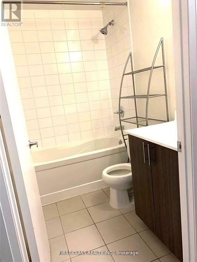 Photo - 17 Kenaston Gardens Unit 404