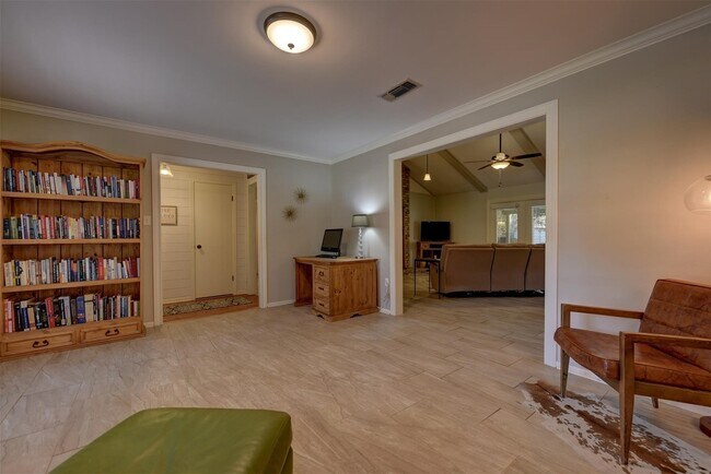 Photo - 2107 Timber Ln