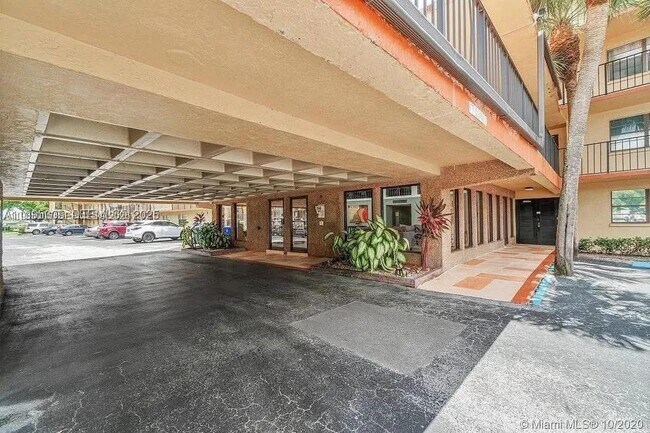 Photo - 9440 SW 8th St Unit 402