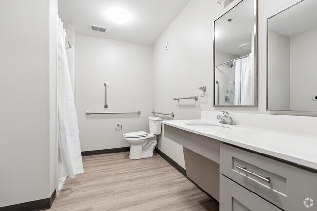 2BR, 1BA - 833SF -Primary Bathroom