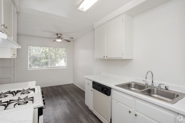 1BR - 1BA - 845SF - Kitchen/Dining Room