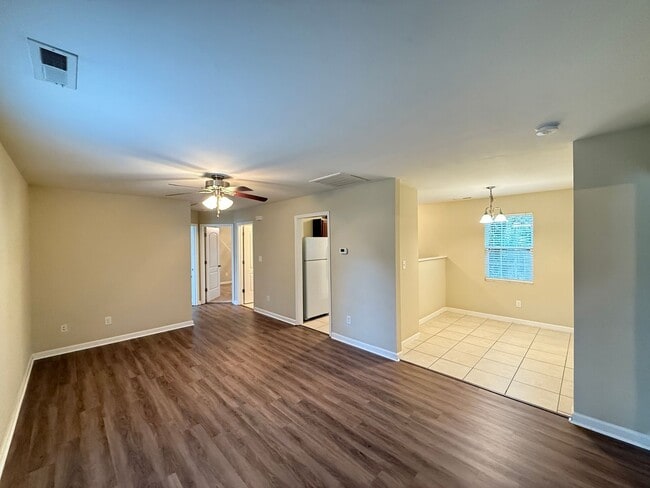 Photo - 290 Janet Ave