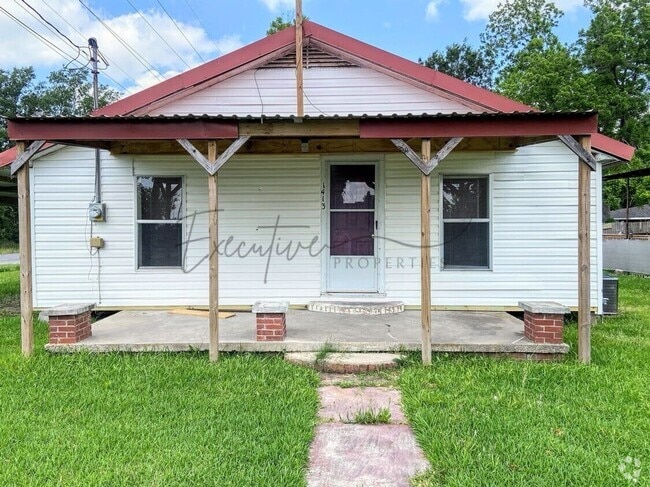 Building Photo - Affordable 2-Bed Home in Sulphur with Grea...