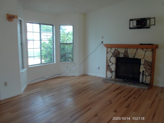 Photo - 1074 Beechwood St
