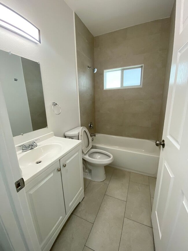 Photo - 2594 NW 20th St Unit 2