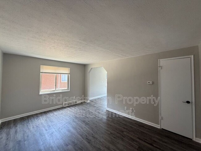 Photo - 1233 Lytle Ln