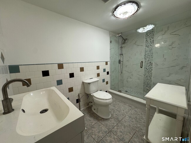 Photo - 547 Laurel St