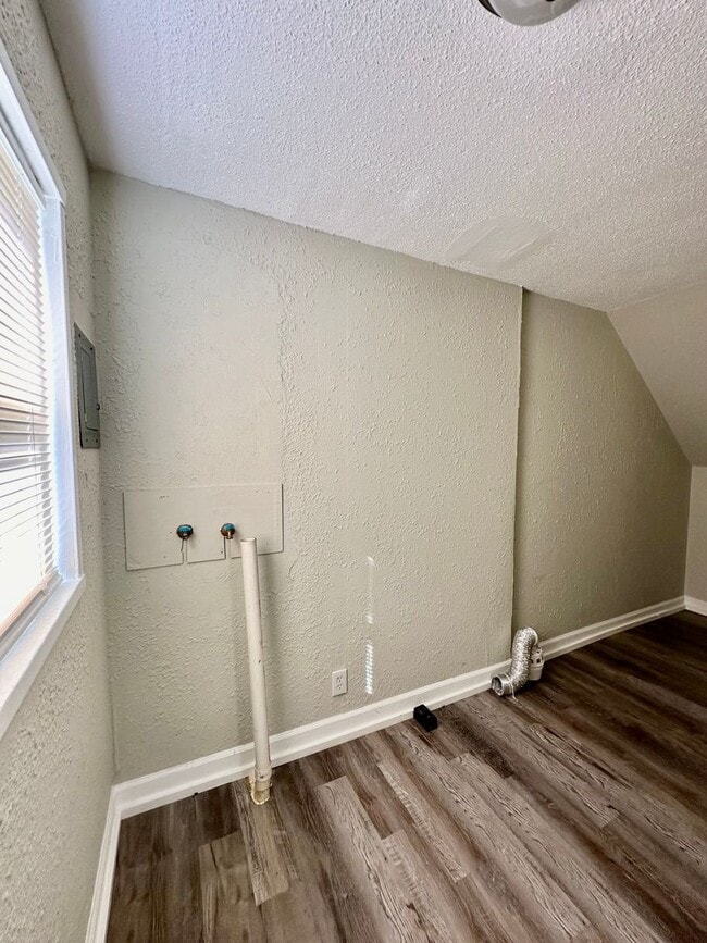 Photo - Cozy 2 Bedroom/1Bathroom Duplex For Rent ***Center School District***