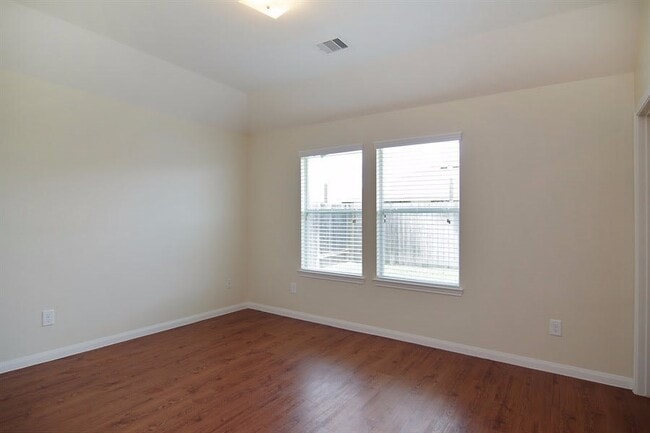 Building Photo - 18743 N Lyford Dr