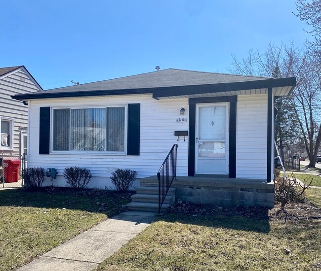 Photo - 17404 Lowell St