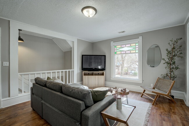 Photo - 1505 NE Main St
