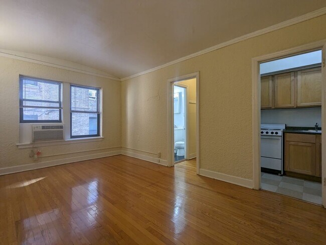 Building Photo - 536 W Arlington Pl
