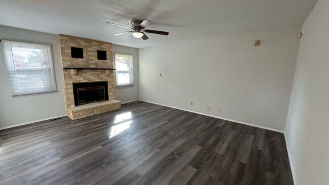 Photo - 1615 Central Pkwy