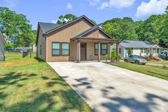 Photo - Updated 3BR/2BA Home with Fully Fenced Yard & Bonus Storage Shed! $1,625/mo rent