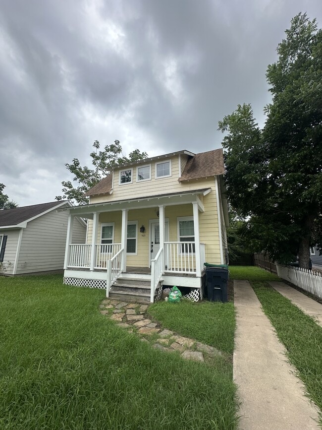 Building Photo - 503 Hosea St