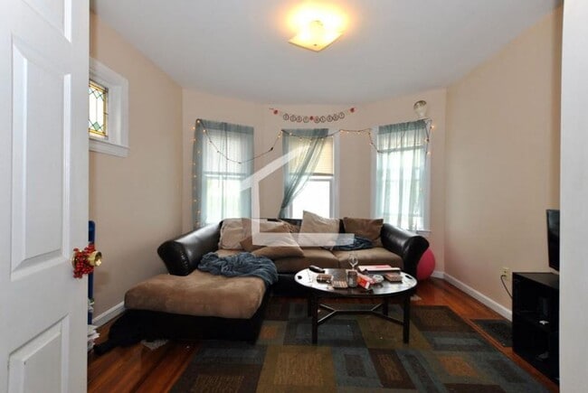 Photo - Bright three bed..... Sept 1st!