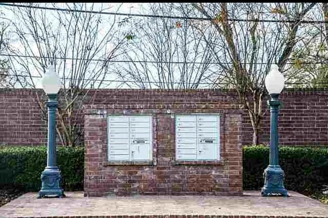 Photo - 13 Stonebrook Ct