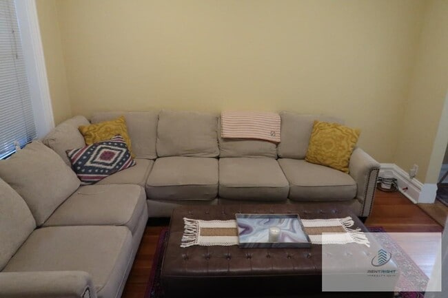 Photo - 1311 N Bosworth Ave Unit 2M