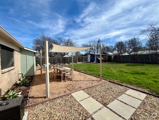 Building Photo - 2708 Janet Way Rental