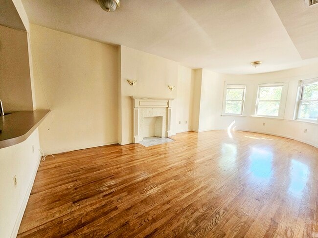 Building Photo - 1402 Beacon St