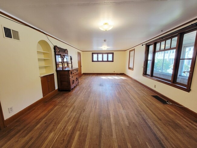 Photo - 3-Bedroom Home in Juneau’s Desirable Downtown Flats