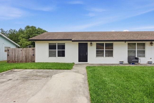 Building Photo - 3847 Roan Ct E